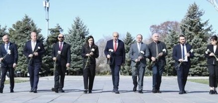 Վրացի խորհրդարանականներն այցելել են Ծիծեռնակաբերդի հուշահամալիր