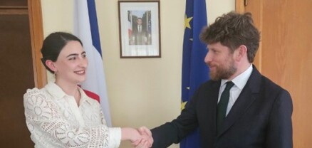 ՀՀ-ում Ֆրանսիայի դեսպանը հանդիպել և շնորհավորել է արցախցի ուսանողուհուն