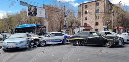 Երևանում բախվել են պարեկների Skoda-ն, Toyota-ն ու Сhevrolet-ը․ պարեկը տեղափոխվել է հիվանդանոց. shamshyan.com