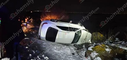 Կոտայքի մարզում «Սևանի գաղութի» մոտ Toyota-ն դուրս է եկել երթևեկելի գոտուց և կողաշրջվել. կան վիրավորներ. shamshyan.com