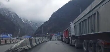 Վերին Լարսի անցակետում հարյուրավոր բեռնատարներ են կանգնած