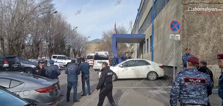 Ոստիկանության Նոր Նորքի բաժինը գրավել են․ 2 հոգու տեղափոխել են հիվանդանոց