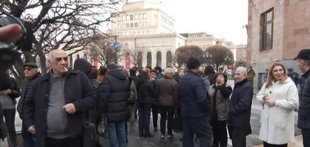 Նուրբ օրգանական քիմիայի ինստիտուտի աշխատակիցների բողոքի ակցիան կառավարության շենքի մոտ. ՈւՂԻՂ