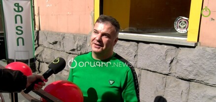 Թող միշտ գեղեցիկ լինեն. տղամարդիկ շնորհավորում են կանանց
