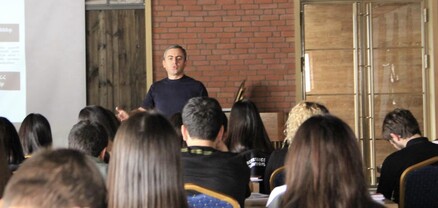 Իշխան Սաղաթելյանը Ջերմուկում ՀՅԴ ՀՀ և Արցախի երիտմիությունների հետ քննարկել է երկրի իրավիճակը