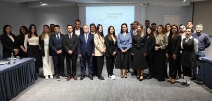 Հերոսը ոչ թե անձ է, կուռք, այլ վարքագծային մոդել․ Աննա Վարդապետյանը հանդիպել է ուսանողների հետ