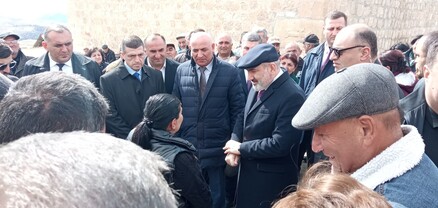 Նիկոլ Փաշինյանը հանդիպել է Խաչիկ բնակավայրի բնակիչների հետ