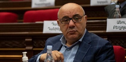 Գուրգեն Արսենյանը վայր կդնի՞ մանդատը. Հրապարակ