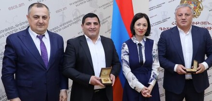 Չեմպիոններ Արմեն Նազարյանն ու Վաղինակ Գալուստյանը պարգևատրվել են ԿԳՄՍՆ ոսկե մեդալով