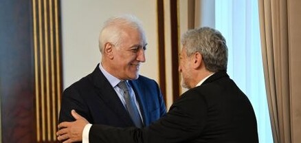 Վահագն Խաչատուրյանը բարձր պարգև է հանձնել աստղաֆիզիկոս Գարիկ Իսրայելյանին