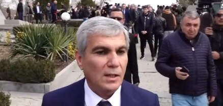 Դուք լրագրությունը և լաչառությունը խառնում եք իրար, անհարմար է, Եռաբլուրում եք. Արամ Սարգսյան