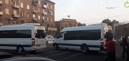 Քաղաքացիները միկրոավտոբուսներով փակել են Արշակունյաց պողոտան