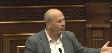 Ինչո՞ւ եք փորձում այս օրենքով ընտանիքին հավասարեցնել այլ համասեռամոլ զույգերի հետ․ Գեղամ Նազարյան