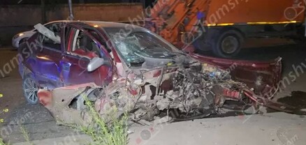 Երևանում խմած վարորդը Opel-ով բախվել է էլեկտրասյանը. մեքենայի շարժիչը պոկվել ու շպրտվել է. shamshyan.com