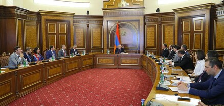 Վարչապետի գլխավորությամբ քննարկվել է ԼՂ-ից բռնի տեղահանված անձանց բնակարանային ապահովման ծրագրի նախագիծը