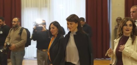 Աննա Հակոբյանը ԱԺ նախագահի կնոջ և Ժաննա Անդրեասյանի հետ Կոմիտաս է լսել