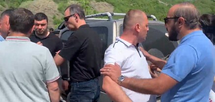 Ոստիկանությունը բռնություն գործադրեց խաղաղ ակցիա իրականացնող «Հայաքվե» նախաձեռնության անդամների դեմ