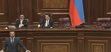 Բավակա՛ն է․ Ալեն Սիմոնյանը բարկացավ ու մուրճի հարվածով պահանջեց դադարեցնել տեղից խոսելը
