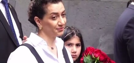 Աննա Հակոբյանին ստորացնում են անմար կրակի մոտ