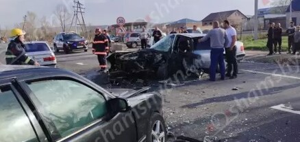 Շիրակի մարզում բախվել են Audi-ն ու Mercedes-ը․ 4 հոգի տեղափոխվել է հիվանդանոց. shamshyan.com