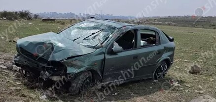 Կոտայքի մարզում Opel-ը բախվել է գազատար խողովակի հենասյուներին և մի քանի պտույտ շրջվելով՝ հայտնվել դաշտում. shamshyan.com
