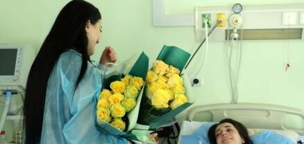 Սյունիքի փոխմարզպետը ավտոբուսի վթարից տուժածներին նվերներ ու ծաղիկներ է տարել