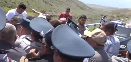 Երևան-Մեղրի ավտոճանապարհին լարված իրավիճակ է, կան բերման ենթարկվածներ