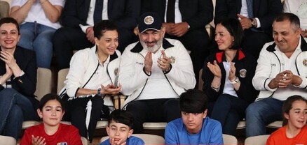 Փաշինյանը կնոջ հետ ներկա է գտնվել «ՀՀ վարչապետի գավաթ» սեղանի թենիսի մրցաշարի եզրափակիչ փուլին