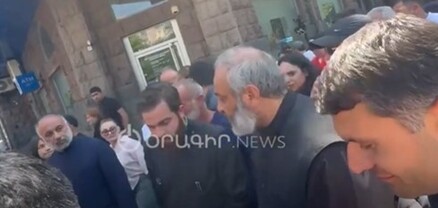 Բագրատ Սրբազանի երթը շրջում է քաղաքով