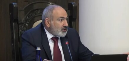 Ժողովո՛ւրդ ջան, այդտեղ ախոռ է եղել, ձիեր են պահել, գիշերը քնել են, ինչո՞ւ եք մոմ վառում․ Փաշինյան