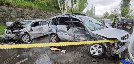 Վանաձորում բախվել են Toyota Corolla-ն ու Opel Zafira. կան վիրավորներ. shamshyan.com
