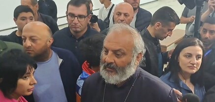 Բագրատ սրբազանն անարգել մտավ Նկարիչների միության շենք