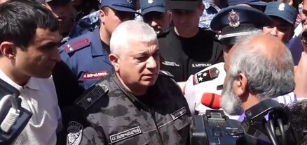 Դագաղ դնողները լակոտ չե՞ն․ Բագրատ Սրբազանը՝ ոստիկանապետին