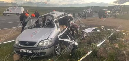 Սյունիքի մարզում բախվել են «Opel Zafira»-ն ու «KamAZ»-ը. կա 2 զոհ, 1 վիրավոր. shamshyan.com