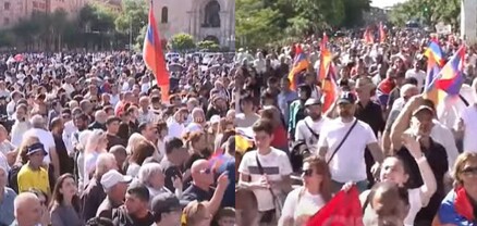 Բագրատ Սրբազանի առաջնորդած բազմահազարանոց երթը հասավ Հրապարակ