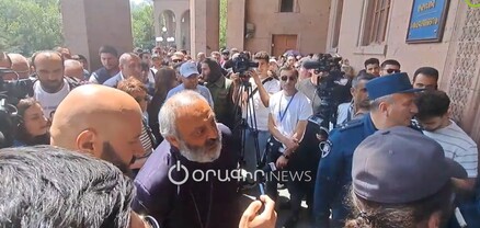 ԳԱԱ դռները չբացվեցին երթի մասնակիցների առաջ