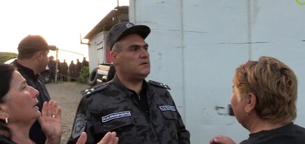Գետինը մտնեք, թքե՛մ ձեր վրա, ո՞ւմ հողն եք տալիս․ տավուշցիները՝ ոստիկաններին