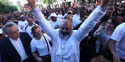 ՔՊ-ականները ուշի-ուշով հետեւում են Բագրատ Սրբազանի խոսքին ու քայլին. Փաշինյանի հետ շփումները դարձել են օնլայն․ Ժողովուրդ
