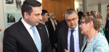 Ալեն Սիմոնյանը հանդիպել է Կանադայի սենատի նախագահի և Կատարի խորհրդարանի փոխխոսնակի հետ
