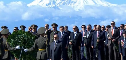 Փաշինյանը հարգանքի տուրք է մատուցել Հաղթանակ զբոսայգում