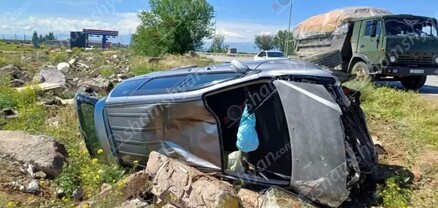 Արարատի մարզում բախվել են «Volkswagen Passat»-ն ու «Mazda»-ն, որը կողաշրջված հայտնվել է դաշտում. shamshyan.com