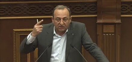 Ինչքան կպնեք էդ աթոռին, էնքան կսոսնձվեք․ Արծվիկ Մինասյան