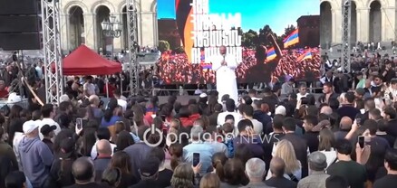 Բագրատ Սրբազանը հանրահավաքն սկսեց Տերունական աղոթքով
