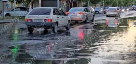 Էջմիածնի գլխավոր փողոցներից մեկում ջուրը մի քանի ամսից ավելի է՝ անխնա հոսում է. shamshyan.com