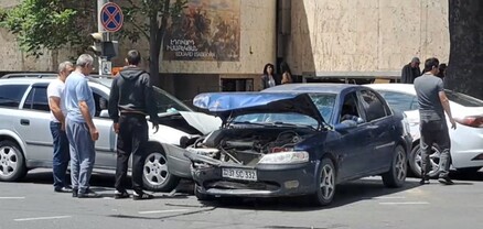Ավտովթար՝ Երևանի կենտրոնում․ բախվել են Opel մակնիշի մեքենաները