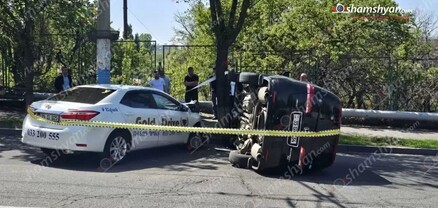 Երևանում բախվել են «Toyota Corolla»-ն ու «Honda»-ն. վերջինը, որը վթարային իրավիճակ է ստեղծել, կողաշրջվել է. shamshyan.com