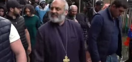 Բագրատ Սրբազանը մետրոյով ուղևորվում է 3-րդ մաս․ ՈւՂԻՂ