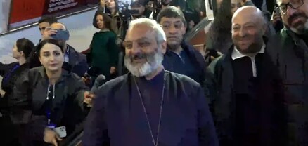 Բագրատ Սրբազանը երթի մասնակիցների հետ մտավ մետրո
