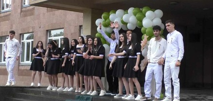 Դպրոցից հաճելի հուշեր ենք տանում մեզ հետ․ Շիրակի մարզի 163 դպրոցներում հնչել է վերջին զանգը