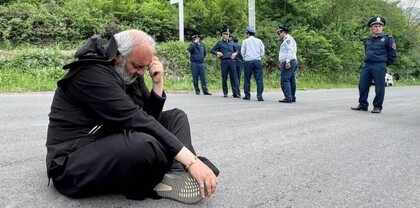 Սրբազանը դեռ տարիներ առաջ է երդվել, որ ձեռքերը ծալած չի նստելու․ Հրապարակ